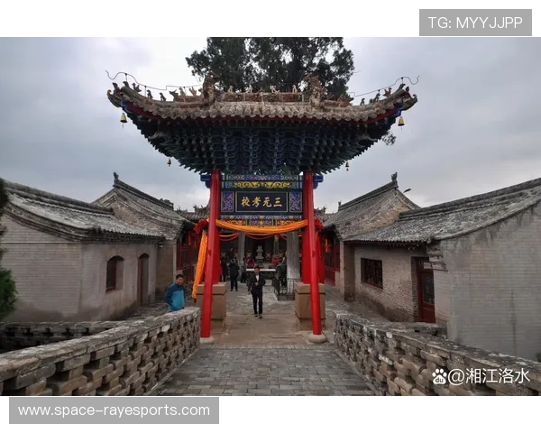 榆林赛国际公路组穿越白云山景区,展现佳县独特风光 榆林赛国际公路组穿越白云山景区,展现佳县独特风光