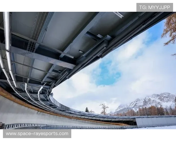 冬奥钢架雪车赛道纪录屡破,意大利主场优势明显 冬奥钢架雪车赛道纪录屡破,意大利主场优势明显